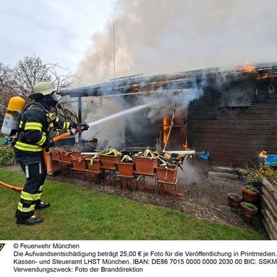 FW-M: Drohne unterstützt bei Brand in Kleingartenanlage (Perlach)