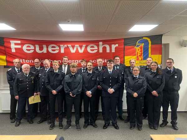 FFW Schiffdorf: Neue Technik und Beförderung - Jahreshauptversammlung Ortsfeuerwehr Schiffdorf