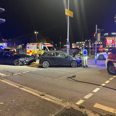 FW Weinheim: Verkehrsunfall am Abend auf der Mannheimer Straße