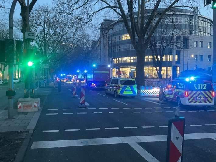 FW-DO: Unbekannter Gasgeruch in einem Bürogebäude am Wall / Hiltropwall mehr als 2 Stunden voll gesperrt.
