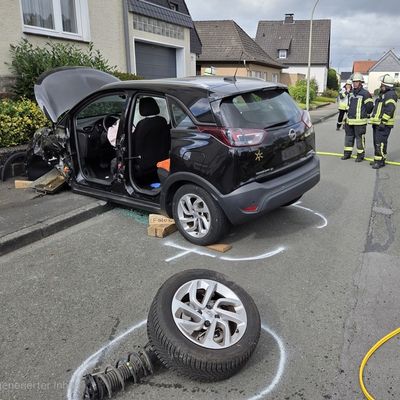 FW-AR: Verkehrsunfall mit eingeklemmter Person in Arnsberg-Bruchhausen
