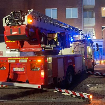 FW-AUR: Großeinsatz: Feuer in Lagerraum der Klinik-Kardiologie