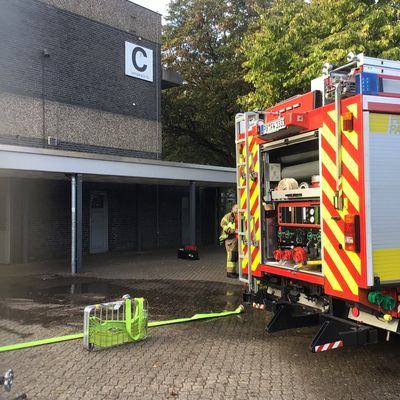 FW Paderborn: Brennender Schrank im Klassenzimmer
