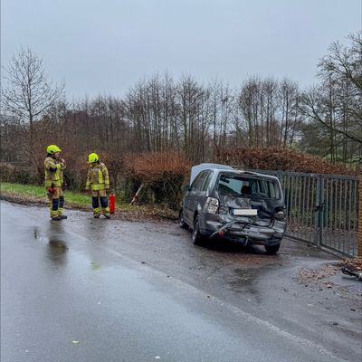 FW-DT: Verkehrsunfall auf der Paderborner Straße