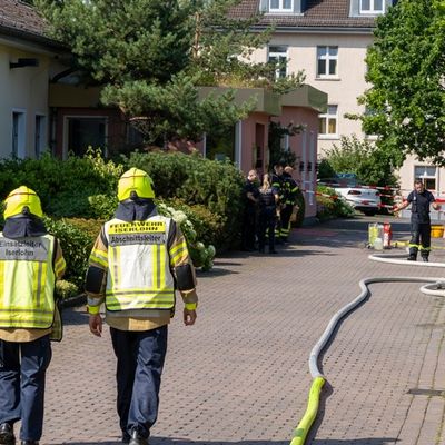 FW-MK: Ammoniakaustritt sorgt für Massenanfall von Verletzten am Reiterweg