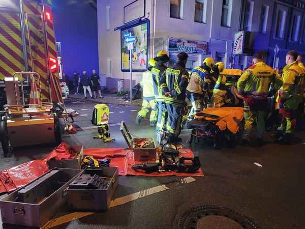 FW-OB: Technische Rettung nach schwerem Verkehrsunfall