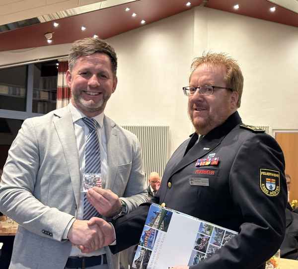 FW Beverungen: Feierstunde der Feuerwehr Beverungen / Rückblick, Ausblick und verdiente Ehrungen