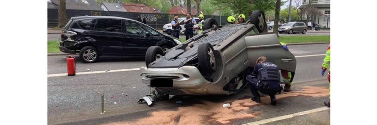 FW-GE: Verkehrsunfall mit überschlagenem PKW