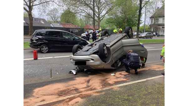 FW-GE: Verkehrsunfall mit überschlagenem PKW