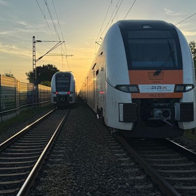 FW Düren: Zug bleibt auf freier Strecke liegen - Feuerwehr betreut rund 200 Fahrgäste zwischen Düren und Langerwehe
