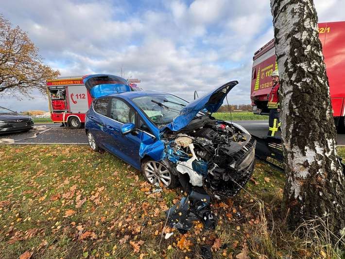 FFW Bergen: Auslaufende Betriebsstoffe nach Unfall auf der B3