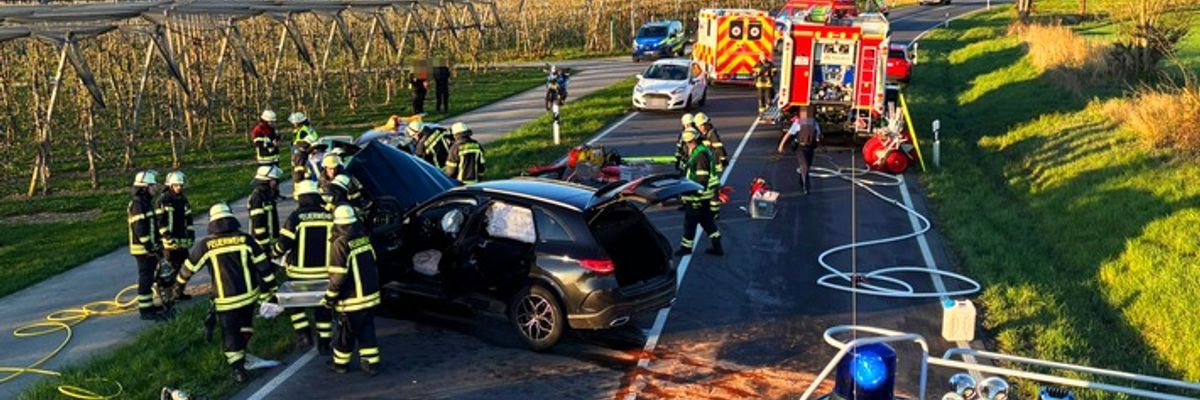 KFV Bodenseekreis: Zwei Verletzte nach Frontalzusammenstoß auf B33 bei Markdorf