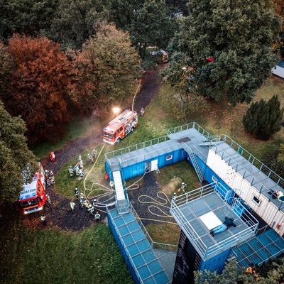 FW Hünxe: Zehn Verletzte nach Gebäudebrand - Feuerwehr Hünxe übt den Ernstfall