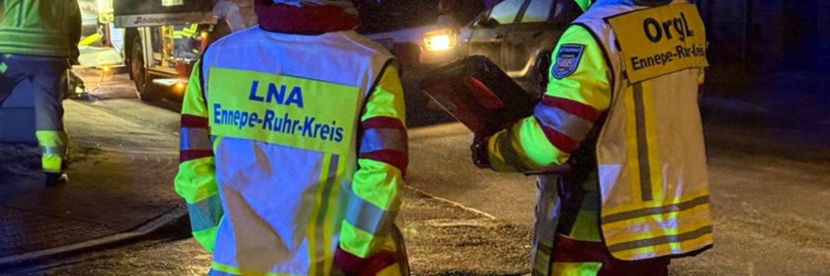 FW-EN: Brand im Dachgeschoss - Feuerwehr Hattingen rettet einen Bewohner
