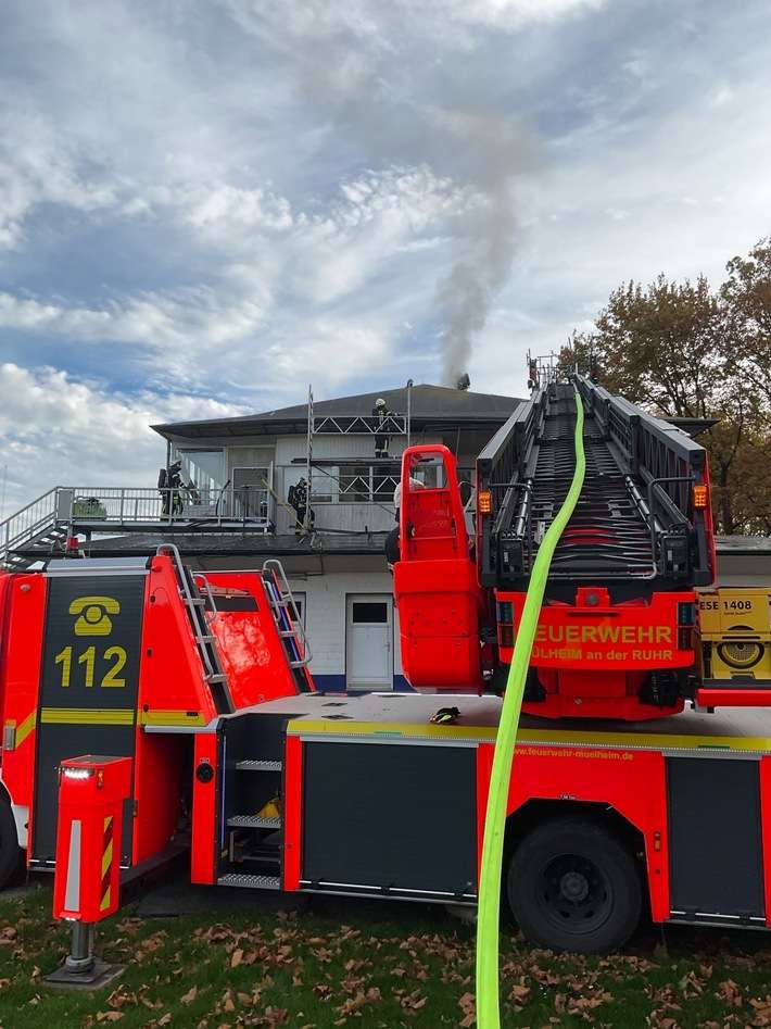 FW-MH: Dachstuhlbrand auf der Galopprennbahn