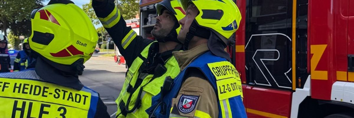 FW Heide: Unklare Geruchsbelästigung in Geschäftshaus - Einsatz von Feuerwehr, Rettungsdienst und Gefahrgutzug