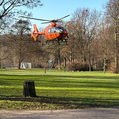 FW-E: Brandereignis im Essen-Nordviertel: Person erleidet schwere Brandverletzungen - Rettungshubschrauber im Einsatz