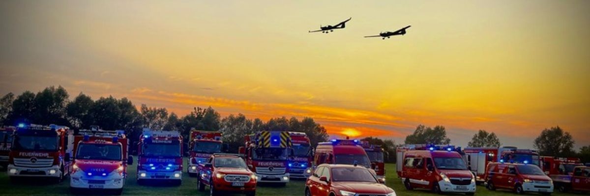 FW Weinheim: Sammelfieber in Uniform Die Weinheimer Feuerwehr wird zum Stickeralbum