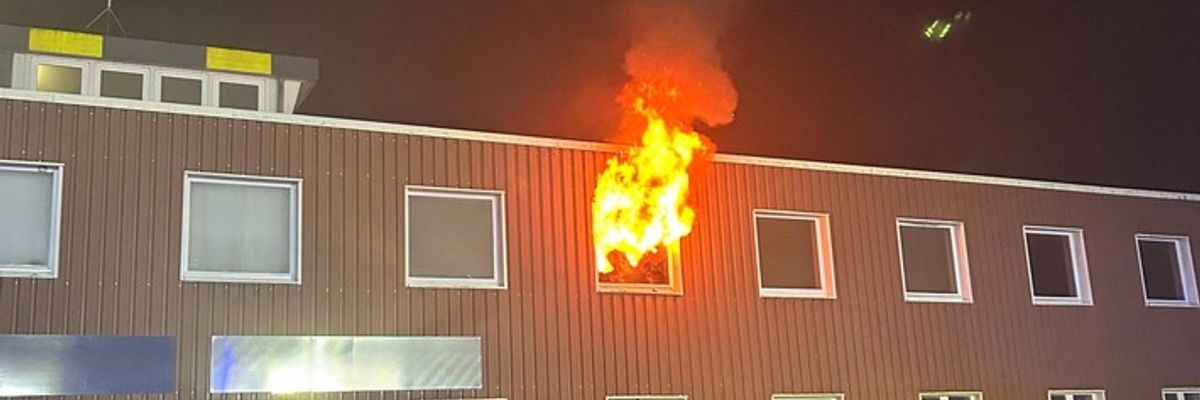 FW-ROW: Nächtlicher Zimmerbrand am Rotenburger Flugplatz