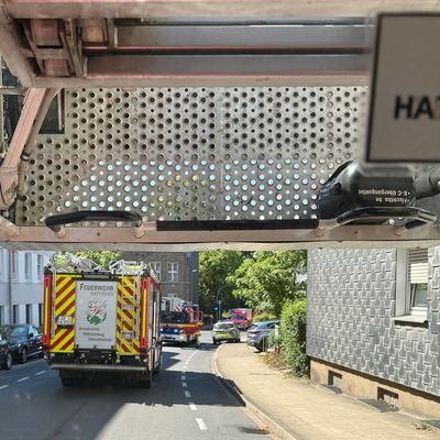 FW-EN: Hattinger Feuerwehr am Wochenende in 25 Einsätzen gefordert