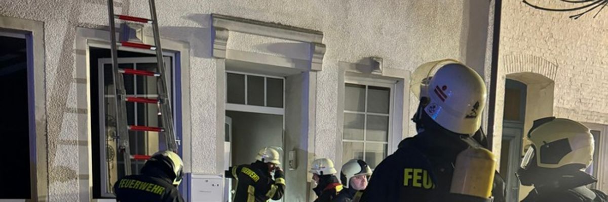 FW-AUR: Menschenrettung infolge selbstgelöschten Feuers