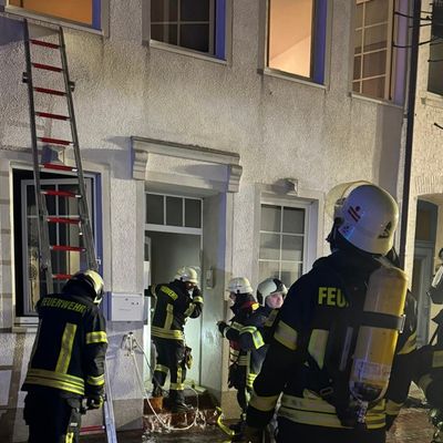 FW-AUR: Menschenrettung infolge selbstgelöschten Feuers