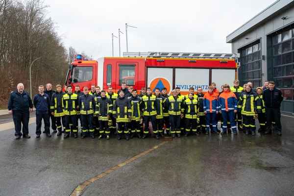 FW Finnentrop: Erfolgreicher Abschluss der Truppmann-Module 1 & 2 in Finnentrop