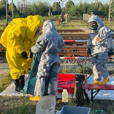 FW Lehrte: Gefahrgutaustritt sorgt für erneuten Großeinsatz im Bereich Lehrte
