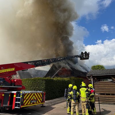 FW-SE: Feuer zerstört Wohnhaus in Henstedt-Ulzburg