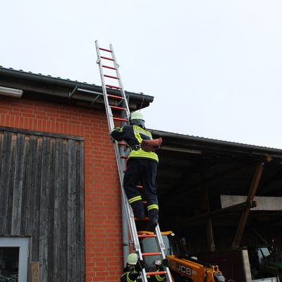 FFW Bergen: 23 neue Einsatzkräfte für die Stadtfeuerwehr Bergen - Erfolgreicher Abschluss der QS 1 Ausbildung