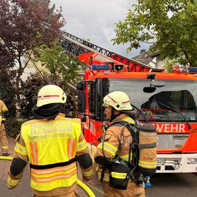 FW-GL: Zwei Blitzeinschläge in Bergisch Gladbach verursachen erhebliche Schäden