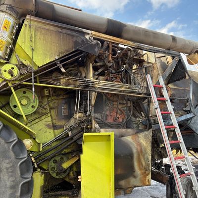 FW Mettmann: Mähdrescher geht in Flammen auf