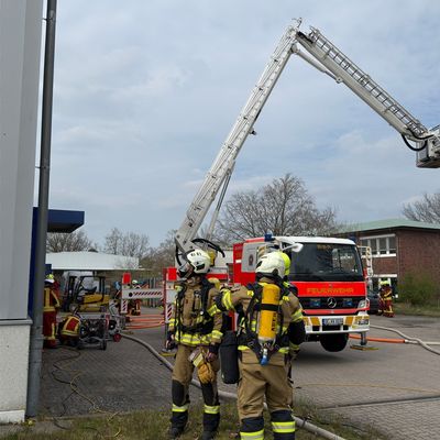 FW-SE: Feuer in Gewerbebetrieb in Kaltenkirchen