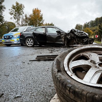 FW-DT: Verkehrsunfall auf der Hornschen Straße - Glück im Unglück für zwei Fahrer