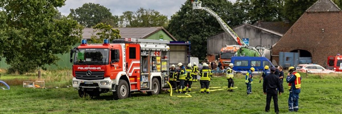 FW-KLE: Jahresübung der Freiwilligen Feuerwehr Bedburg-Hau: Wenn das Löschwasser nicht vor der Haustür liegt
