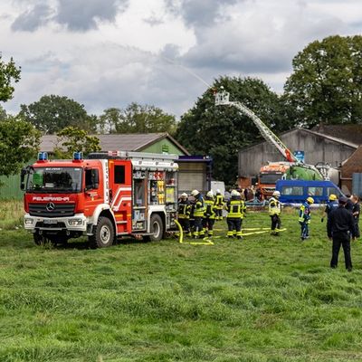 FW-KLE: Jahresübung der Freiwilligen Feuerwehr Bedburg-Hau: Wenn das Löschwasser nicht vor der Haustür liegt
