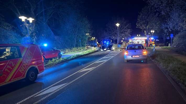 FW Ratingen: Verkehrsunfall, eine schwerverletzte Person