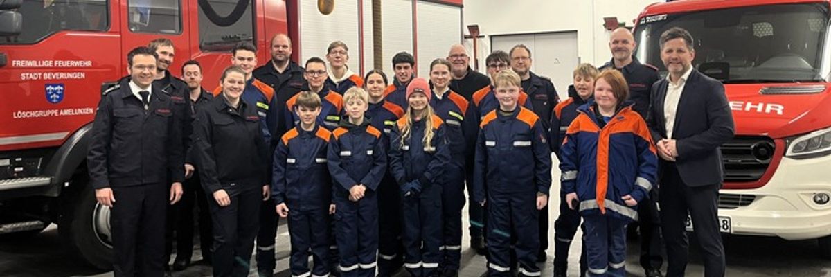FW Beverungen: Erster Dienstabend der neuen Jugendfeuerwehr in Amelunxen / Gemeinsame Übergabe der Gründungsurkunde