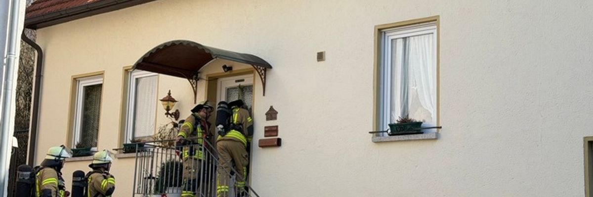 FW Weinheim: Rauchwarnmelder sorgt für Einsatz in Hohensachsen - Weinheimer Feuerwehr unterstützt bei Dachstuhlbrand in Edingen Neckarhausen