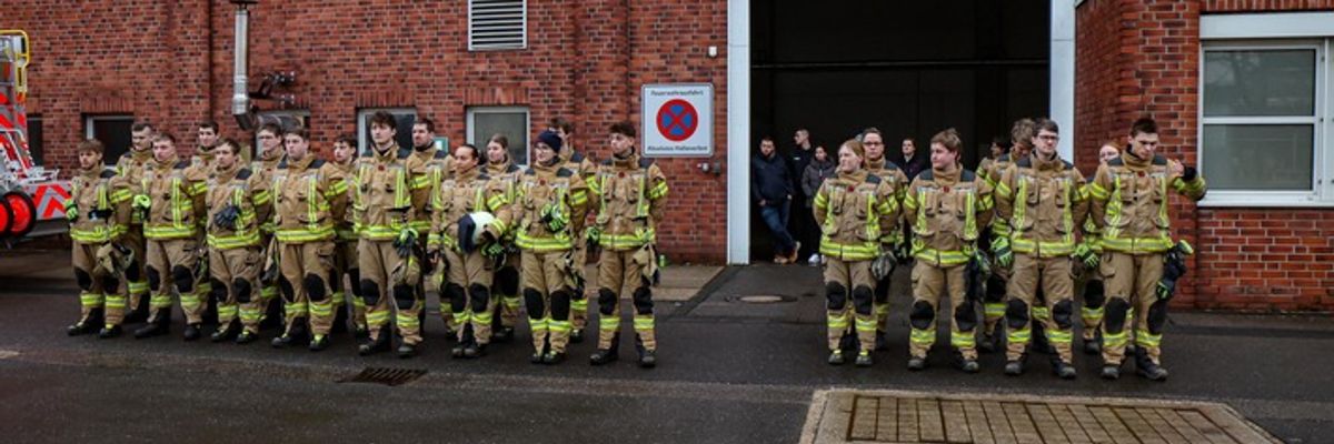 FW-GL: Erfolgreicher Abschluss der Feuerwehrgrundausbildung bei der Feuerwehr Bergisch Gladbach