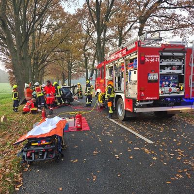 FW-ROW: Schwerer Unfall auf der K210 bei Süderwalsede - Fahrer eingeklemmt