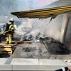 FW Bremerhaven: Brand auf Dachterrasse in Speckenbüttel - Schnelles Eingreifen verhindert Ausbreitung