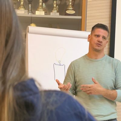 FW-OLL: Richtige Entscheidungen unter Zeitdruck treffen - Führungskräfte der Kreisfeuerwehr Oldenburg nehmen an Entscheidungstraining teil