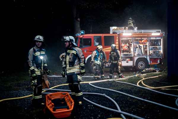 FW Hünxe: Zehn Verletzte nach Gebäudebrand - Feuerwehr Hünxe übt den Ernstfall