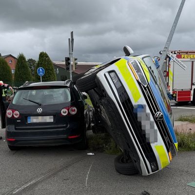 FW-AUR: Mit Streifenwagen zusammengeprallt