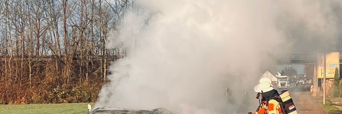 FW Minden: PKW im Vollbrand