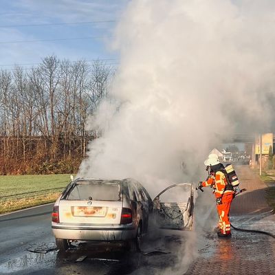 FW Minden: PKW im Vollbrand