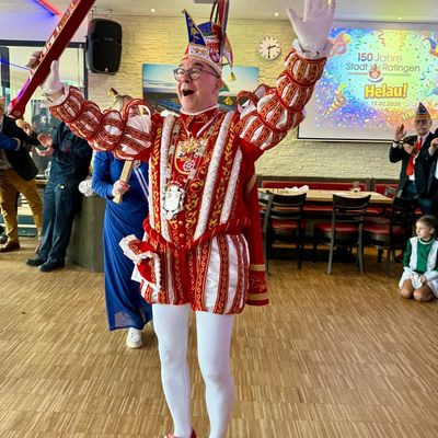 FW Ratingen: Prinzenpaare zu Besuch bei der Feuerwehr Feuerwehr Ratingen