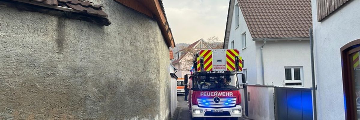 FW Weinheim: Gemeldeter Kaminbrand in der Rosengasse