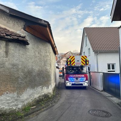 FW Weinheim: Gemeldeter Kaminbrand in der Rosengasse